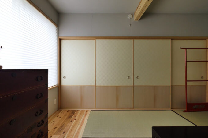 欄間を移設し 京からかみの襖のを設けた玄関横の和室 みゆう設計室 家事育児が楽になる 主婦 母目線の家づくり 欄間を移設し 京からかみの襖のを設けた玄関横の和室 みゆう設計室 家事育児が楽になる 主婦 母目線の家づくり
